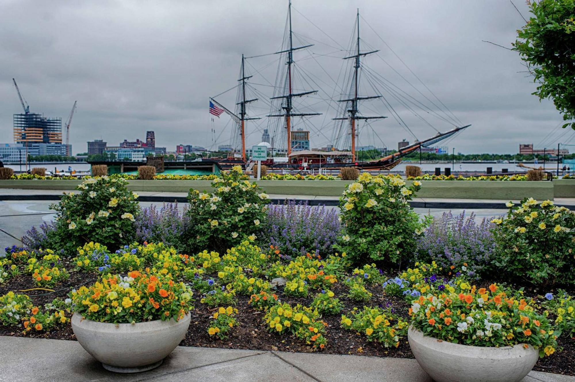 Hilton Philadelphia At Penn'S Landing Hotel Exterior foto